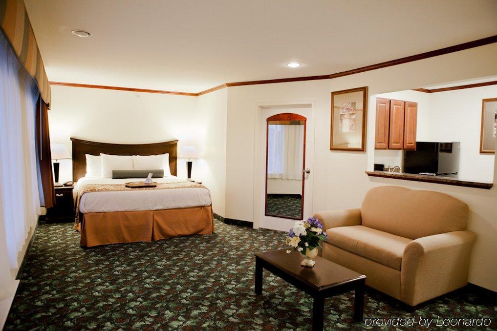 The At Leonardtown, Ascend Collection